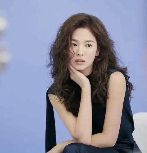 有种离婚叫1年后,38岁宋慧乔美出新高度,宋仲基却判若两人