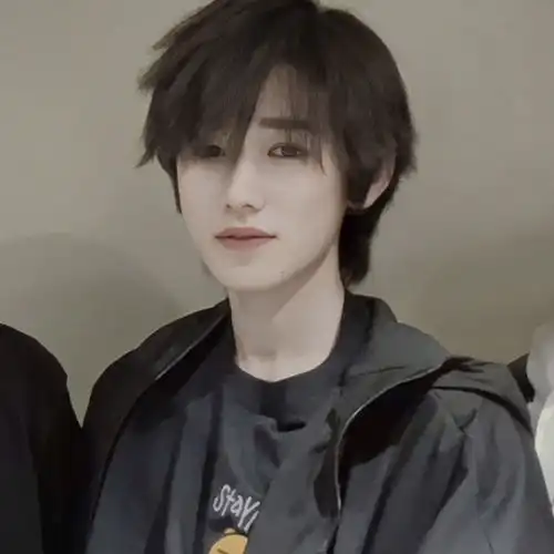 宋亚轩头像一个字绝两个字很绝现在的弟弟都长的如此让人移不开眼吗