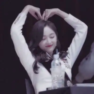 吴宣仪粉色滤镜头像清新可爱吴宣仪图片