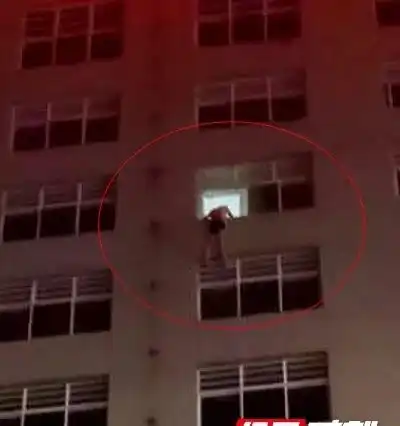 妻子离家出走男子欲跳楼轻生,常德快警1小时救下