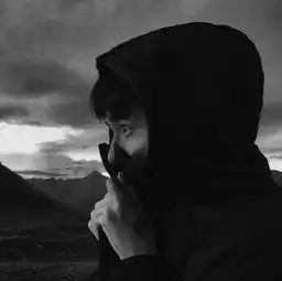 小时候哭着哭着就笑了,长大后笑着笑着就哭了浙江传媒学院