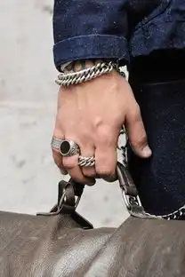 露肉季不露肉,一件配饰就能让你性感又优雅