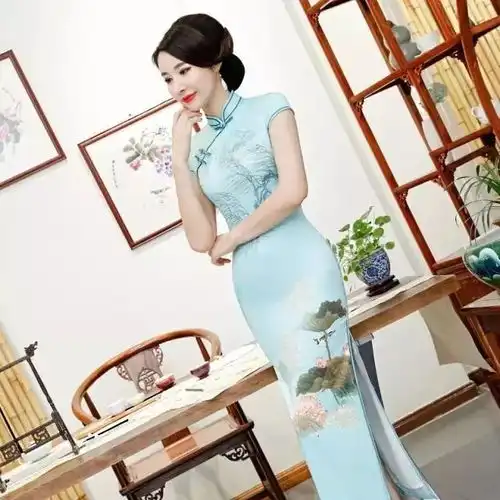 轻柔湖蓝丝绸旗袍,悠悠荷香,氤氲古风女性淑雅气质