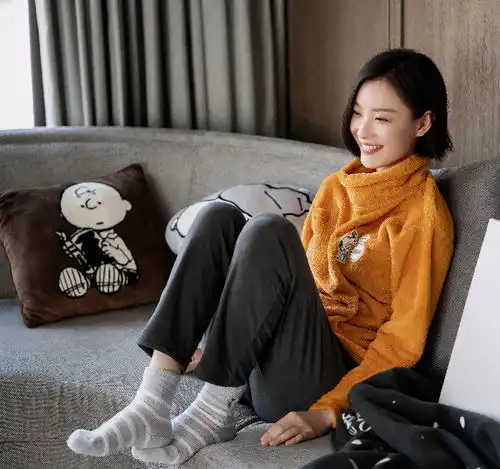 倪妮不愧是气质女王,酷帅西服vs盐系长裙,演绎复古女超养眼