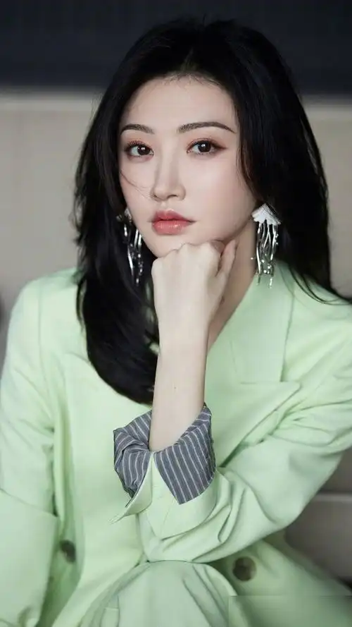 演员景甜,主演电视剧司藤,漂亮温柔有气质,来看美照
