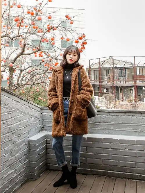 时尚高领打底衫穿搭帮你打造萌系少女感觉