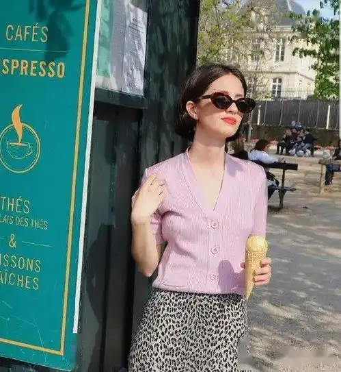 这位时尚博主的毛衣合辑,可以承包整个毛衣穿搭的示范,法式优雅