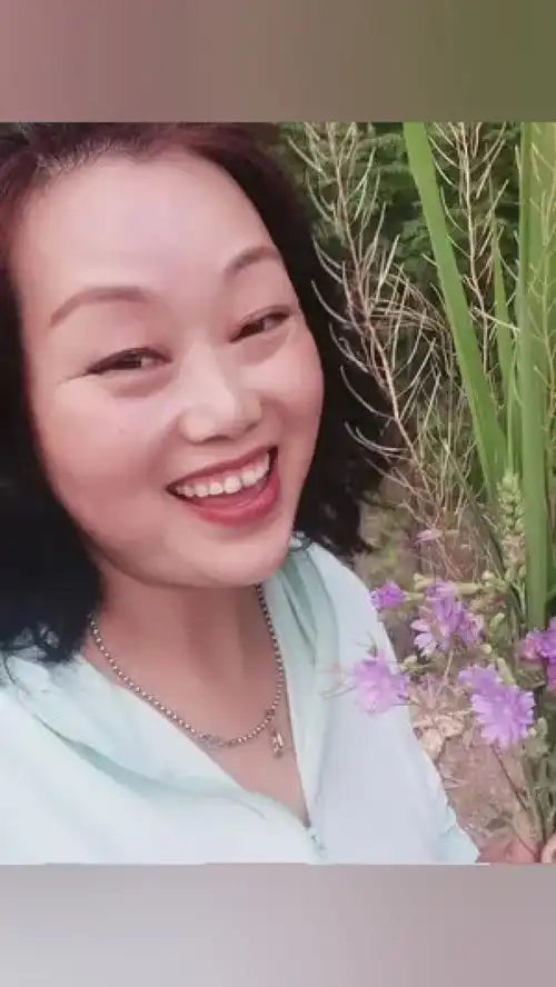 人生有诗意,永远是少女,愿每个女孩都能嫁给爱情,愿天下有情人终成眷属,情人节快乐哦狗尾巴草也很美