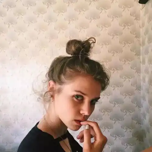 我不是在等天亮,只是没等到晚安