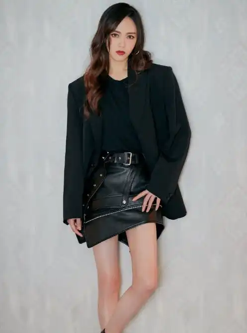 唐嫣带货薄荷绿长裙,看似单薄一层纱,却是完美的遮肉神器