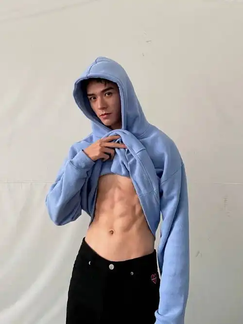 男黑色系有腹肌头像男生