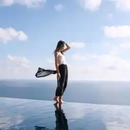 看不见的伤痕最疼,流不出的眼泪最冷