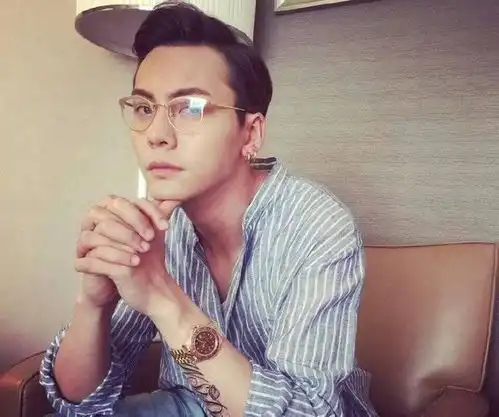 这些明星都是近视眼你知道吗热巴近视度数高达1000多度