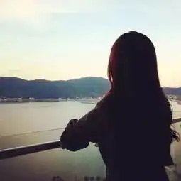 人生系红尘,几多明媚几多愁