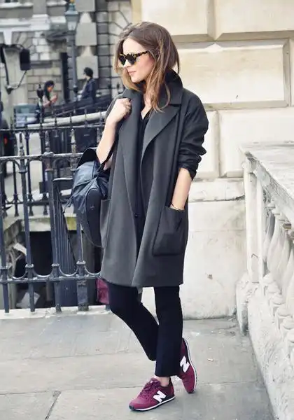 大衣不一定只能配高跟鞋,这样穿舒适又时尚