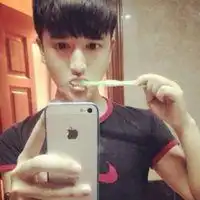 拿手机的男生头像高清微信头像图片大全