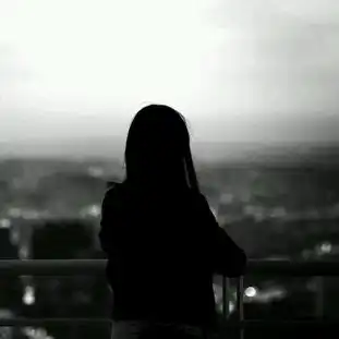 黑色系列头像伤感背影