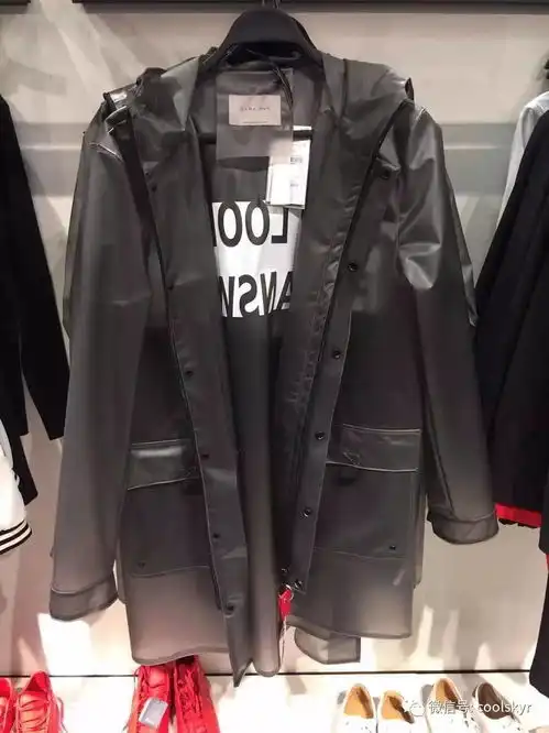 从此爱上下雨天原699元市面罕见的雨衣情侣款时尚透明印字派克外套腋下的透气孔户外衣服的做法