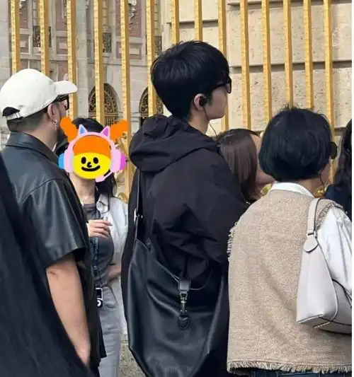 父亲节肖战带父母瑞士旅行,一家三口太温馨