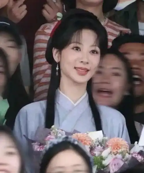 杨紫杀青照被显微镜暴击,内娱防爆阴招能多狠