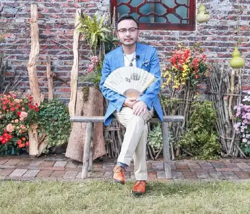 汪涵,一个非常富有涵养的男人,网友表示杨乐乐真幸福