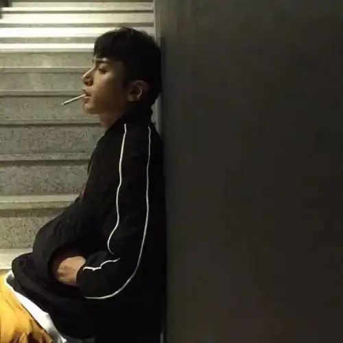 动漫韩系男生头像伤心