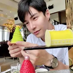 王冠逸微博晒美食变身暖系型男亲自下厨