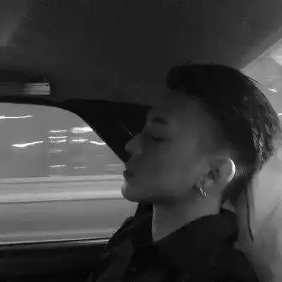 黑色系列头像伤感男生