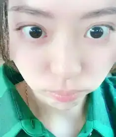 张靓颖也学雪莉放飞自我,晒素颜丑照自黑无下限,网友你比她美