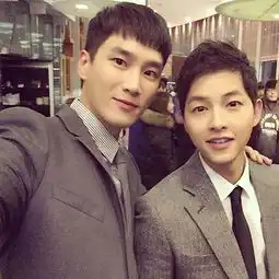 帮男友按下关注10位ins上的韩国型男模特儿