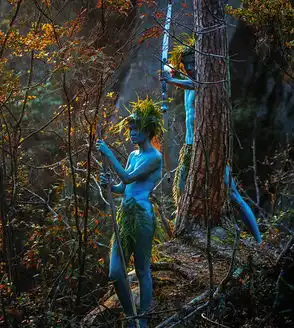 情侣在张家界景区拍裸体婚纱照