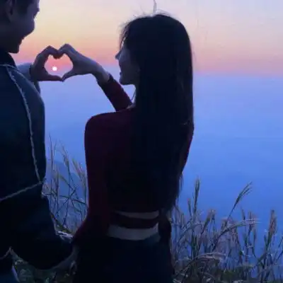 拼接式情侣头像一人一半真人情侣头像一图俩张分开