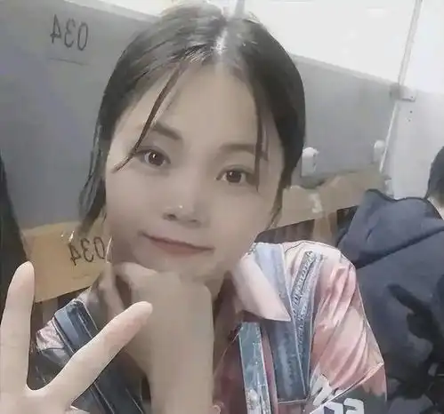 24岁女孩独闯可可西里,狼一路尾随,5天后狼和秃鹫分食了她