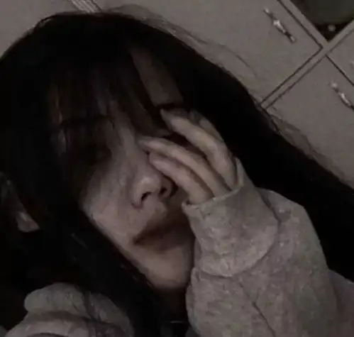 ins黑色系超丧女头