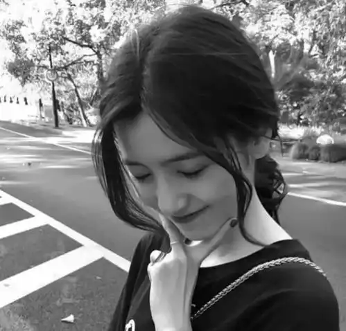 犀利冷冽的签名句子,万事都靠自己,用不着你瞧得起