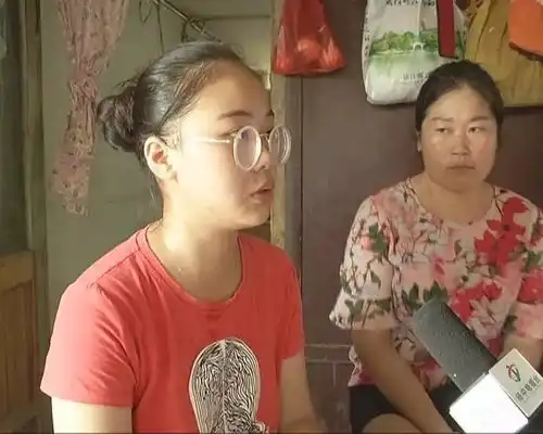 阳光女孩卞晴勇敢面对贫困知识改变命运