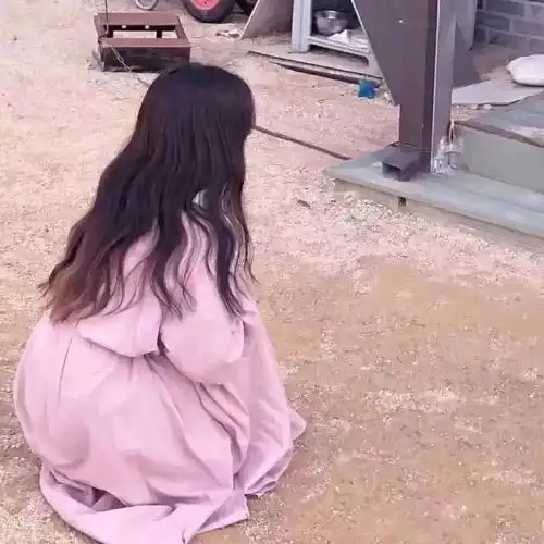 甜到心里的情侣头像想在你的腹肌上撒娇