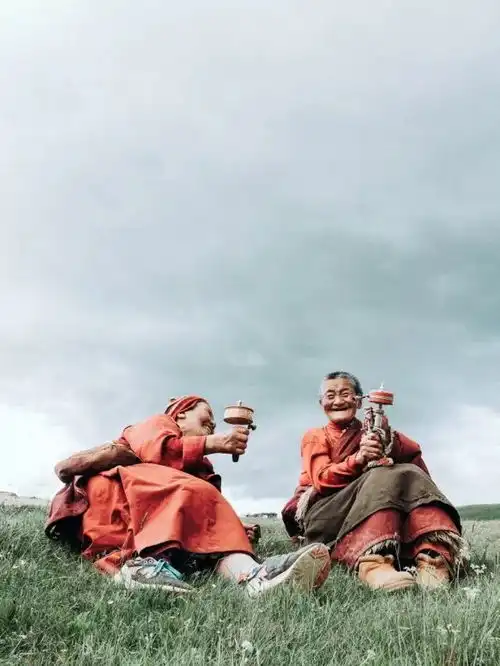 情侣耗时9个月,开着改装面包车环游中国,要不要这么酷