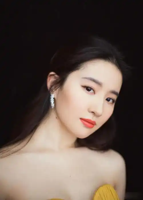 刘亦菲黄色长裙,宛如仙子下凡