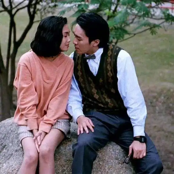 吴孟达得肝癌,朱茵和黄贯中秀恩爱,莫名有些心疼周星驰