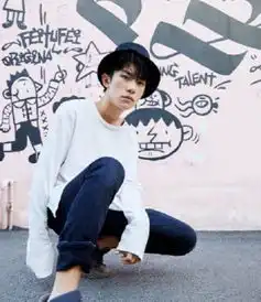 戴着渔夫帽的易烊千玺,萌系少年感十足,张张帅到没边