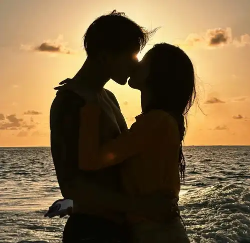 黄子韬官宣认爱徐艺洋,评论区彻底翻车,一次次炒作败光路人口碑