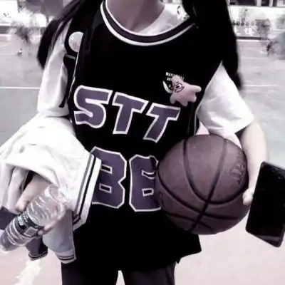 顾槿桉带有篮球的女生头像