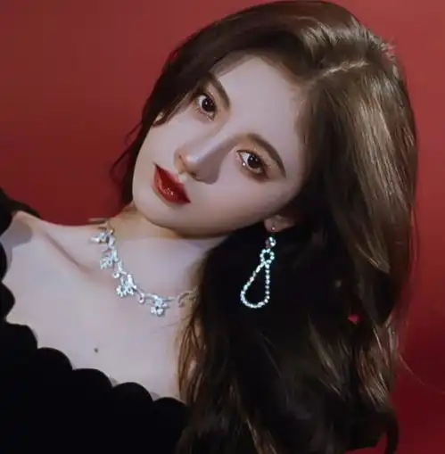 港风美人鞠婧祎的完美小翘鼻之路