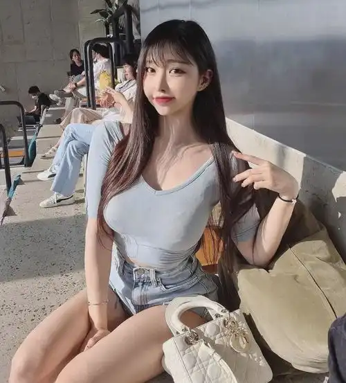 亚洲美女魔鬼身材,妩媚迷人