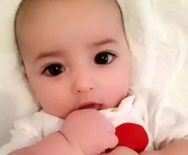 你家的宝宝会卖萌吗你家的宝宝会使坏吗参与萌宝大赛赢大奖