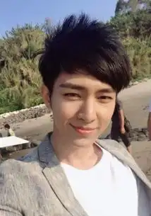 飞轮海最帅成员炎亚纶如今整残到认不出