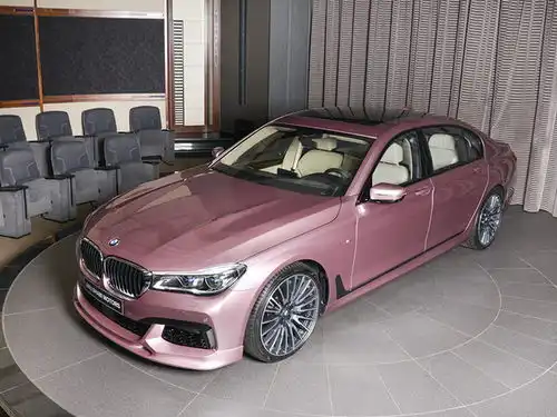 宝马7系不务正业推少女心十足的粉色定制版