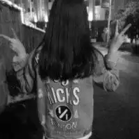 海边背影剪刀手男头微信头像图片大全