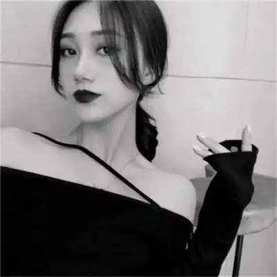 超丧的女生黑白头像,寂寞的样子只有思念